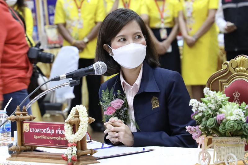 รมว.พม.พร้อมด้วยรม