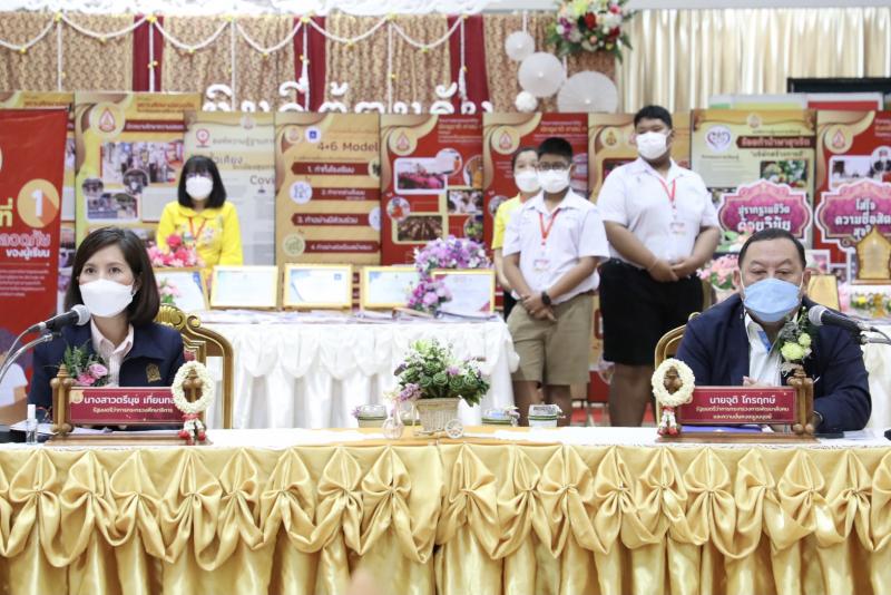 รมว.พม.พร้อมด้วยรม