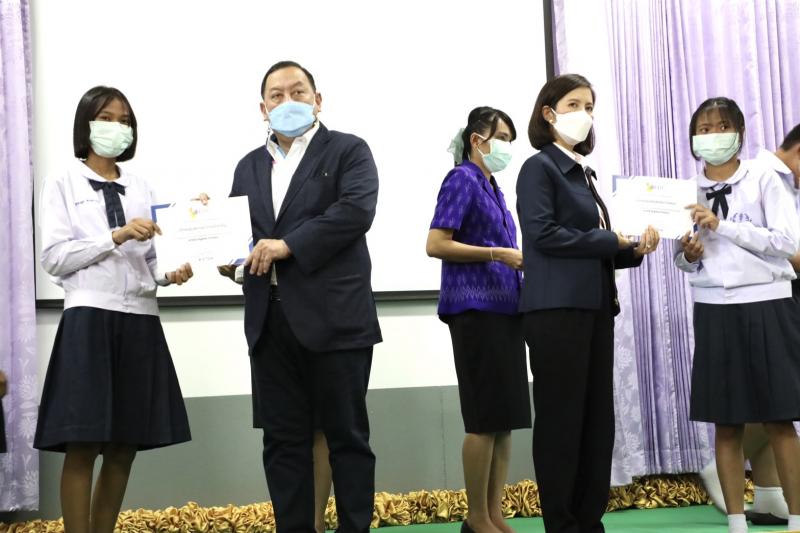 รมว.พม.พร้อมด้วยรม