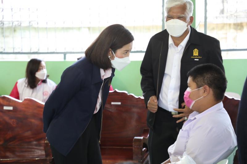 รมว.พม.พร้อมด้วยรม