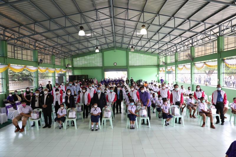 รมว.พม.พร้อมด้วยรม