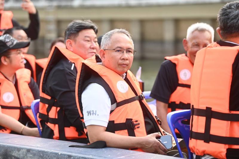 "นิกร" นำทีม พม. �