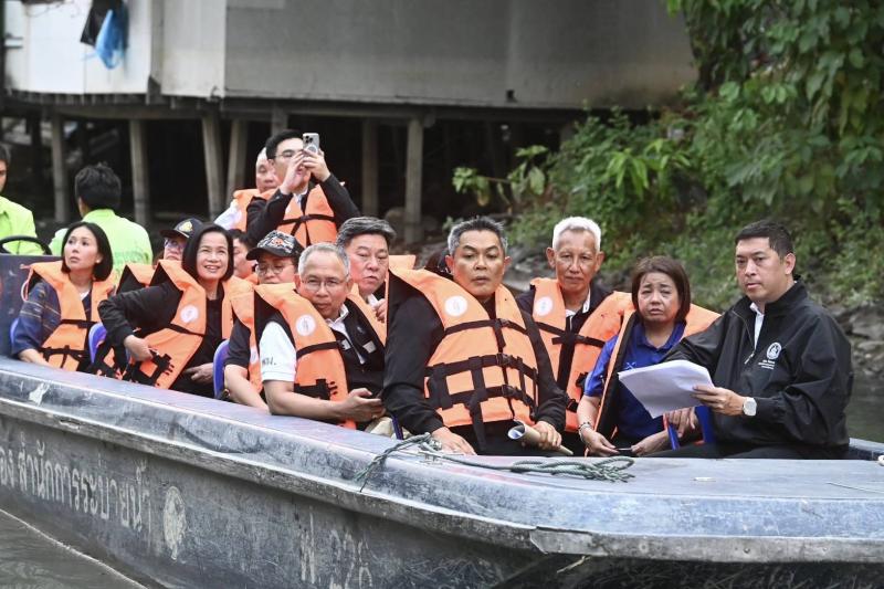 "นิกร" นำทีม พม. �