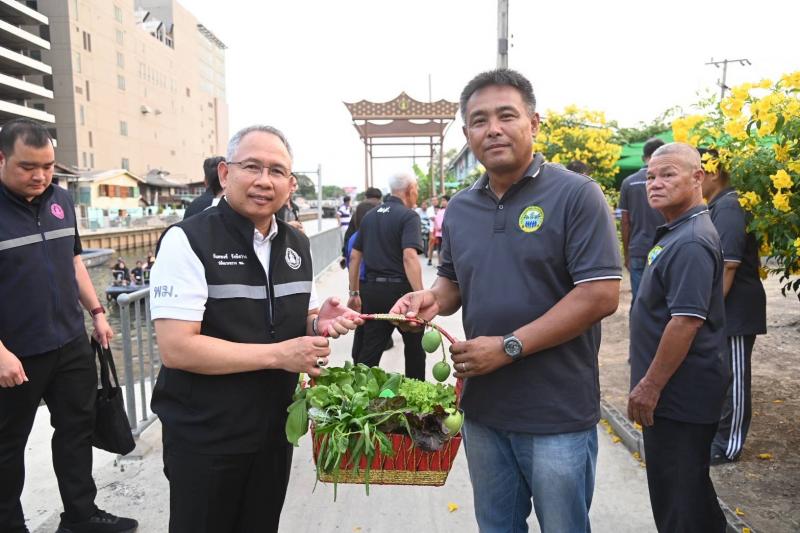 "นิกร" นำทีม พม. �