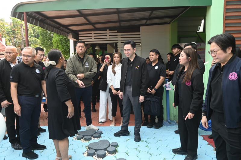 รมว.พม. ลงพื้นที่จ�
