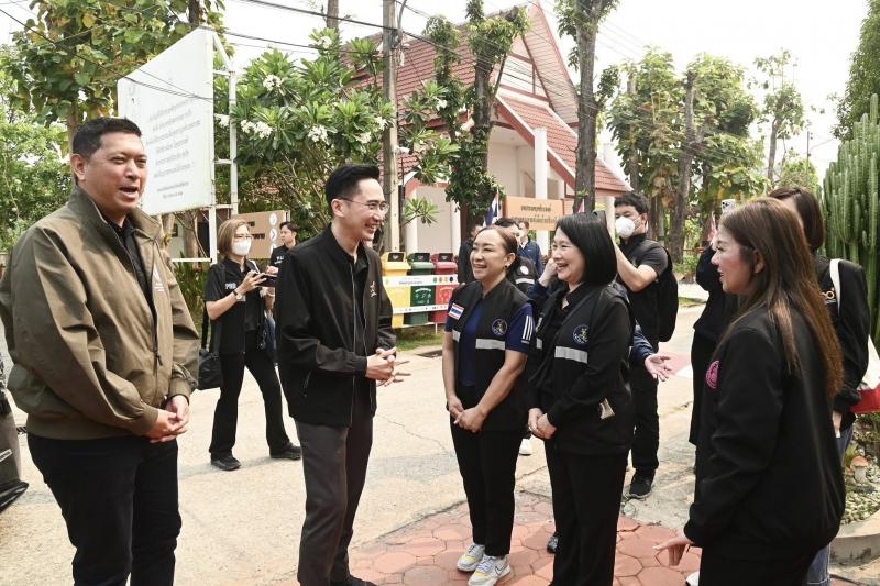 รมว.พม. ลงพื้นที่จ�