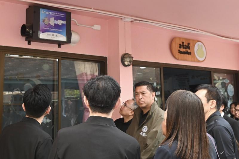 รมว.พม. ลงพื้นที่จ�