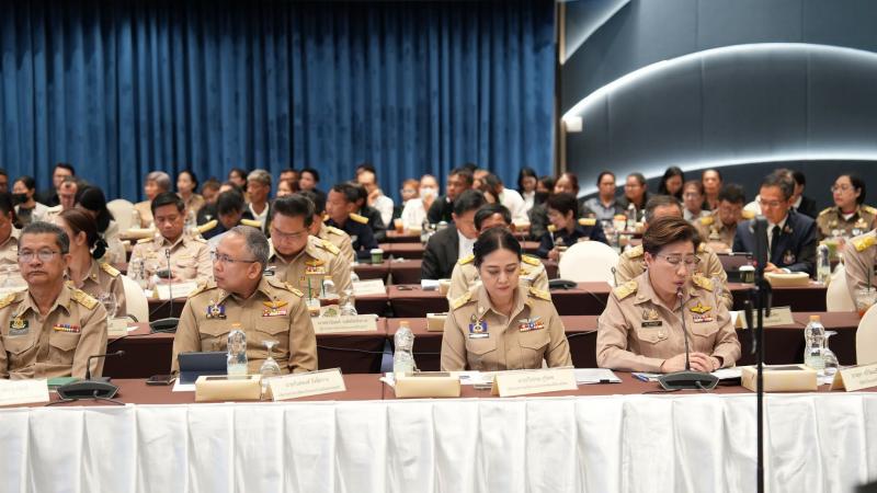 ปลัด พม. ร่วมประชุ�