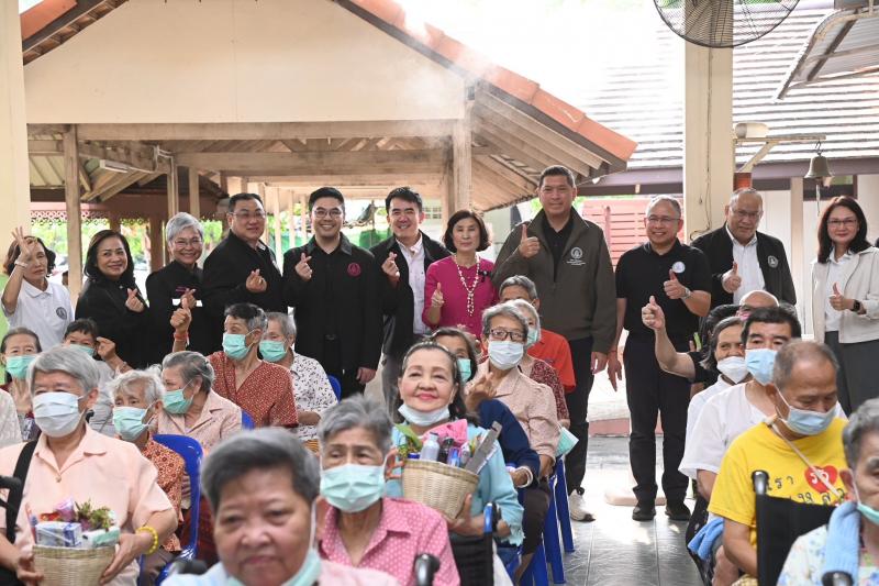 รมว.พม. ลงพื้นที่จ�