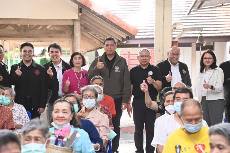 รมว.พม. ลงพื้นที่จ�