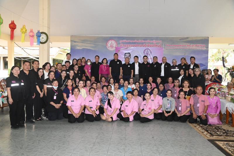 รมว.พม. ลงพื้นที่จ�
