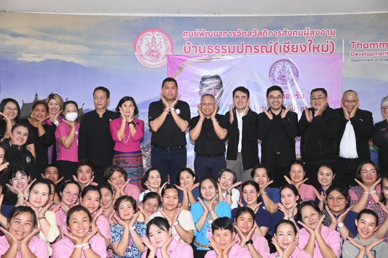 รมว.พม. ลงพื้นที่จ�