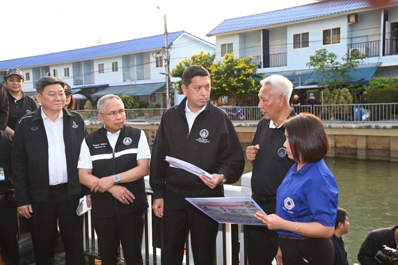 รมว.พม. ลงพื้นที่ต�