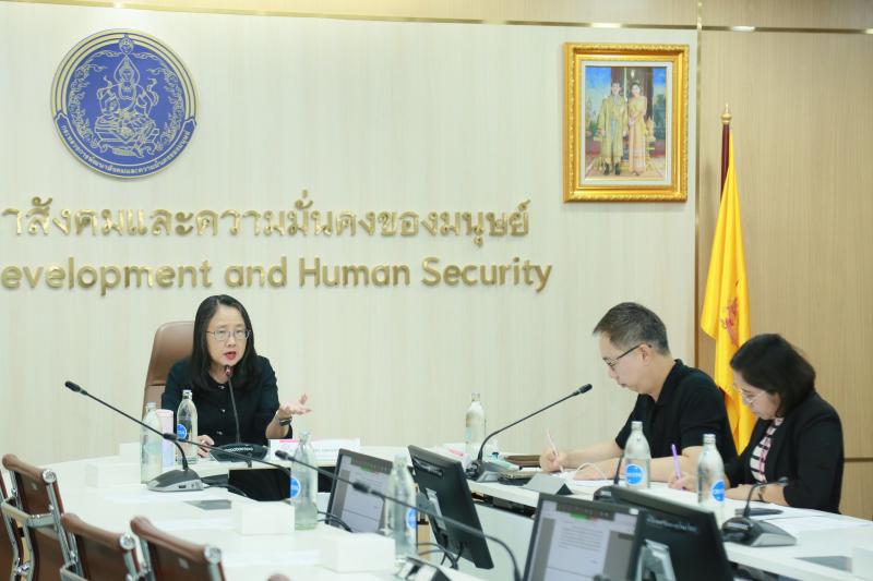 นางสาวนภาพร เมฆาผ�