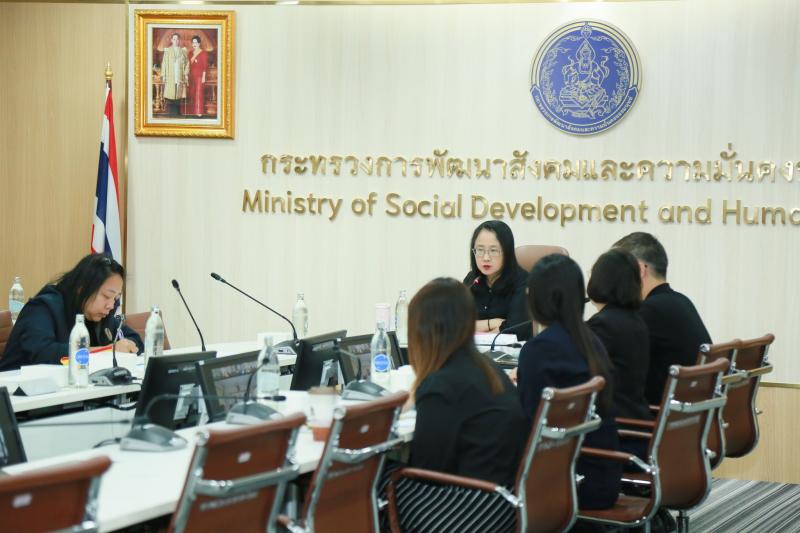 นางสาวนภาพร เมฆาผ�
