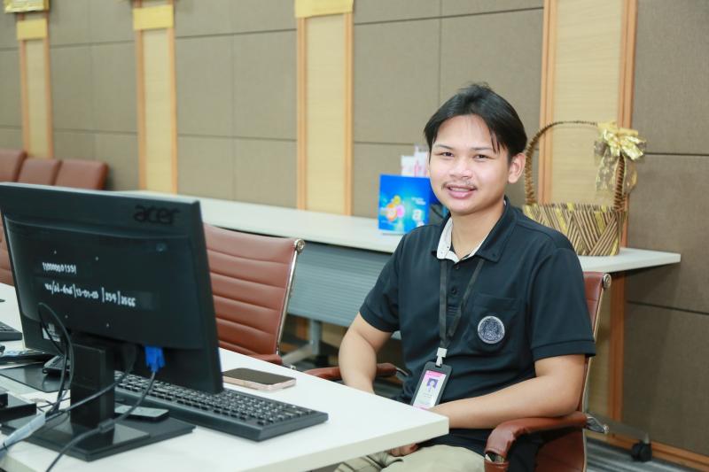 นางสาวนภาพร เมฆาผ�