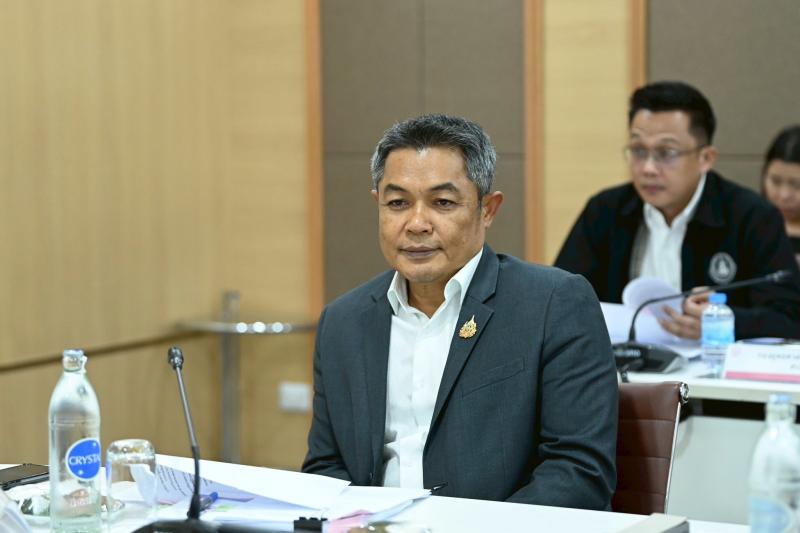 นายนิกร โสมกลาง รั