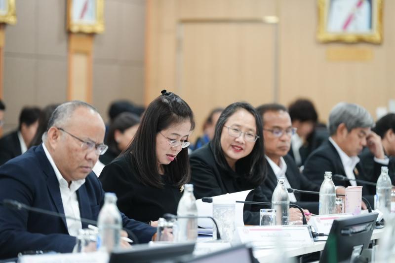 นายนิกร โสมกลาง รั