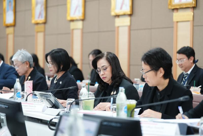 นายนิกร โสมกลาง รั