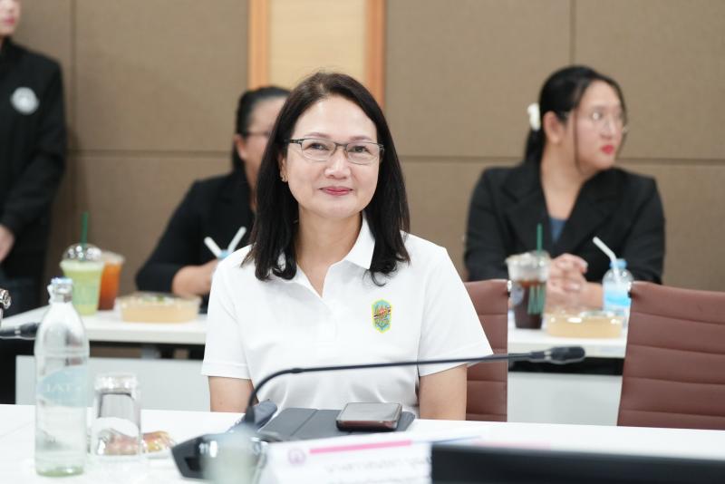 นายนิกร โสมกลาง รั