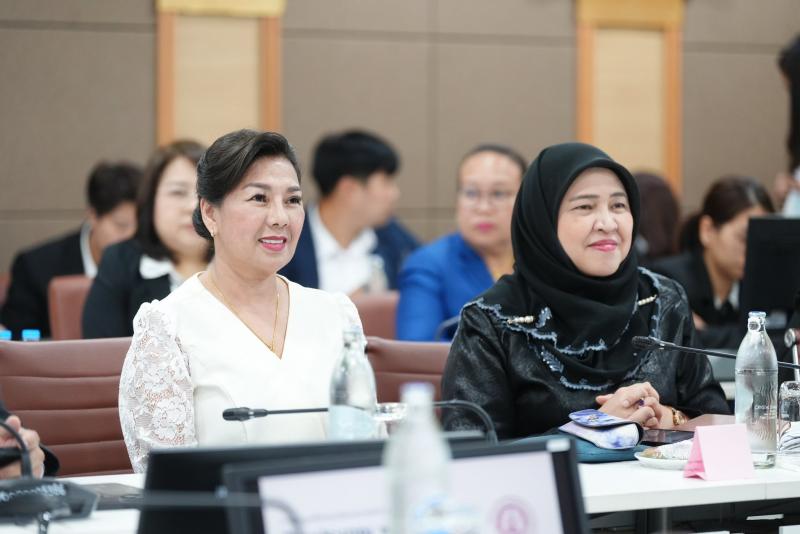 นายนิกร โสมกลาง รั
