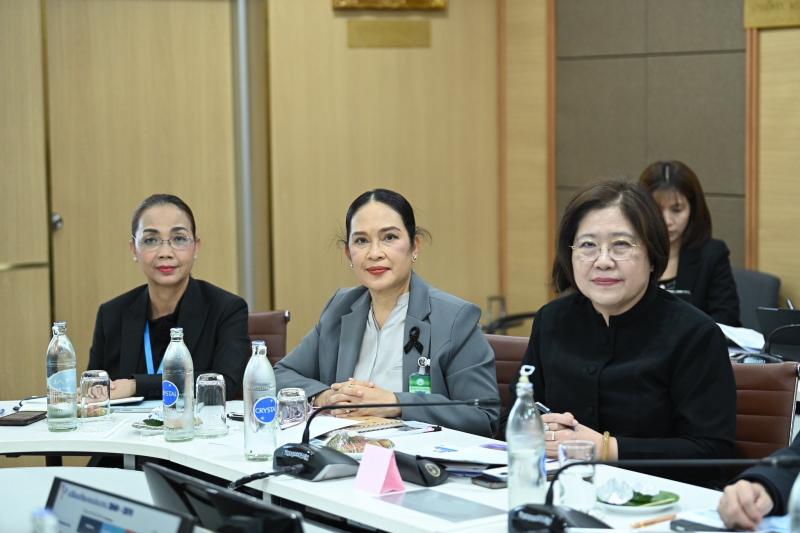 นายนิกร โสมกลาง รั