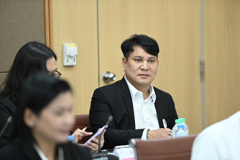 นายนิกร โสมกลาง รั