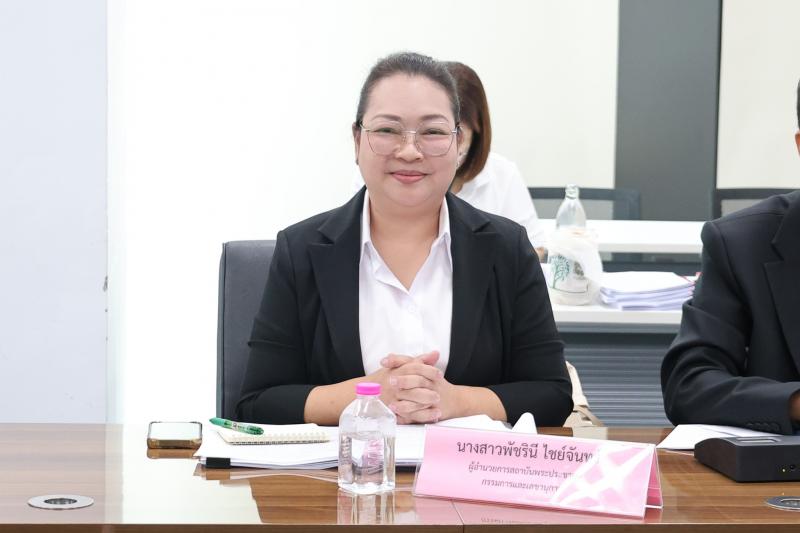 นางสาวนภาพร เมฆาผ�