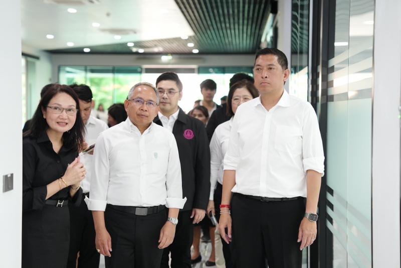 "นิกร" เยี่ยมกร�