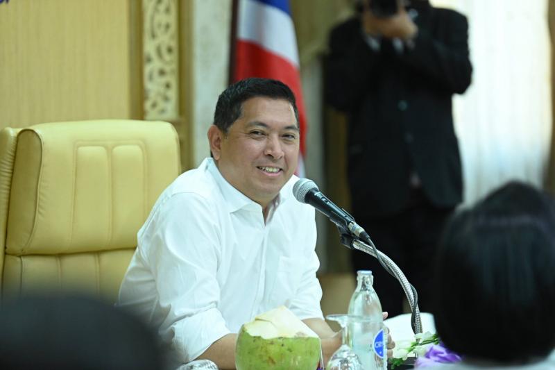 รมว.พม. ลงพื้นที่ต�