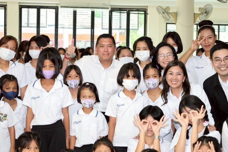 รมว.พม. ลงพื้นที่ต�