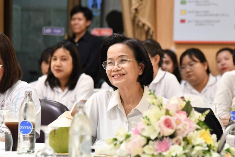 รมว.พม. ลงพื้นที่ต�