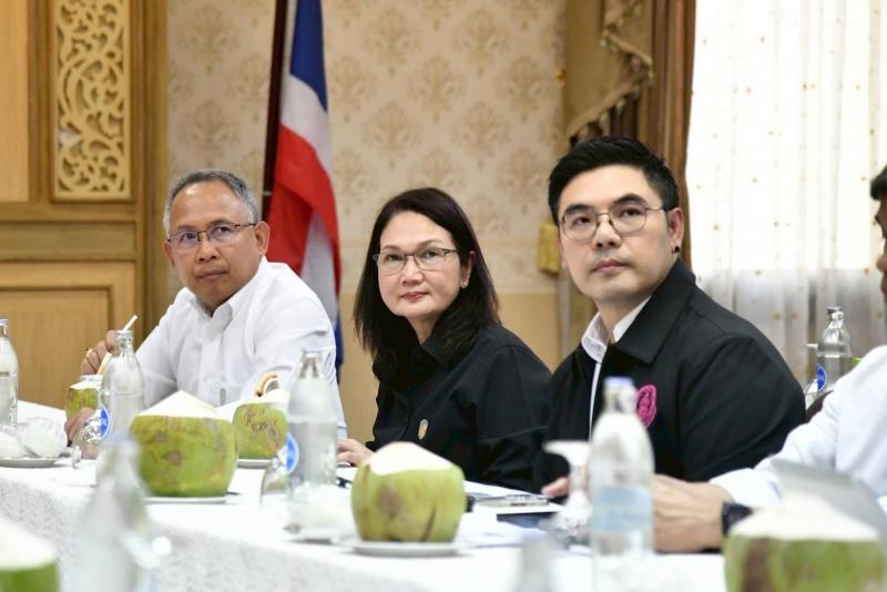 รมว.พม. ลงพื้นที่ต�