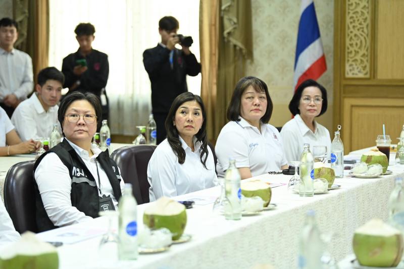 รมว.พม. ลงพื้นที่ต�