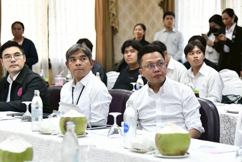 รมว.พม. ลงพื้นที่ต�