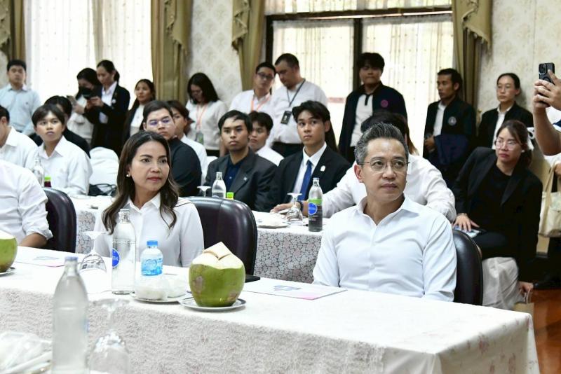 รมว.พม. ลงพื้นที่ต�