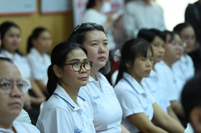 รมว.พม. ลงพื้นที่ต�