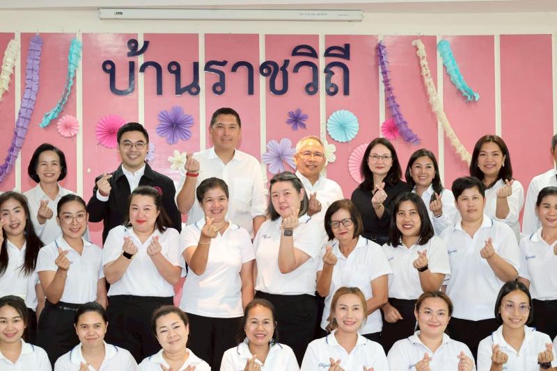 รมว.พม. ลงพื้นที่ต�