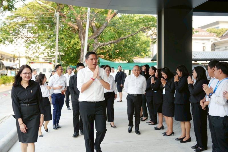 รมว.พม. ลงพื้นที่ต�