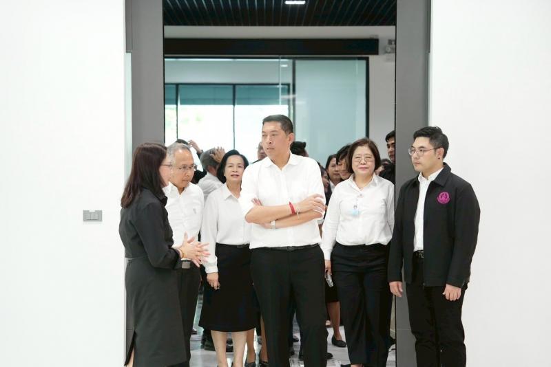 รมว.พม. ลงพื้นที่ต�