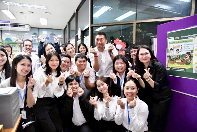 รมว.พม. ลงพื้นที่ต�