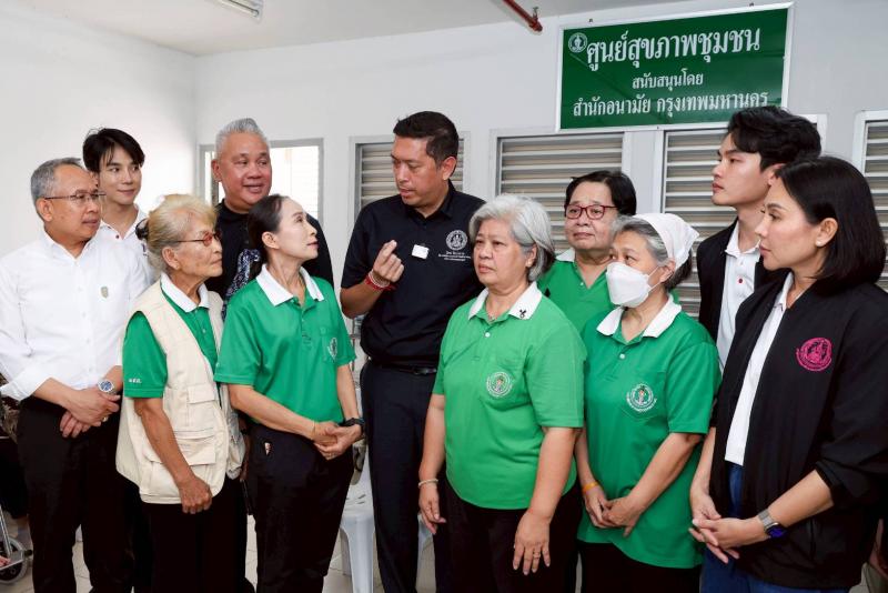 "นิกร" รมว.พม. เด�