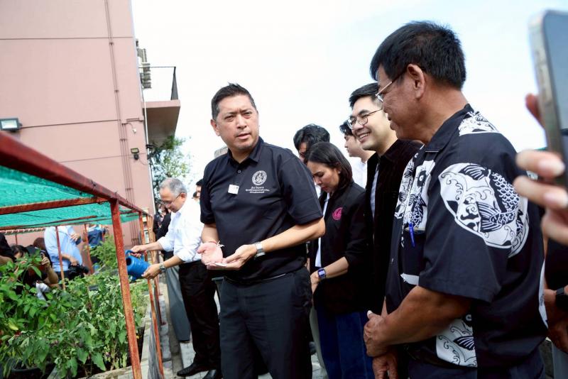 "นิกร" รมว.พม. เด�