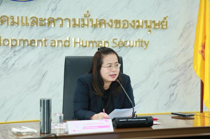 นางเตือนใจ คงสมบั�