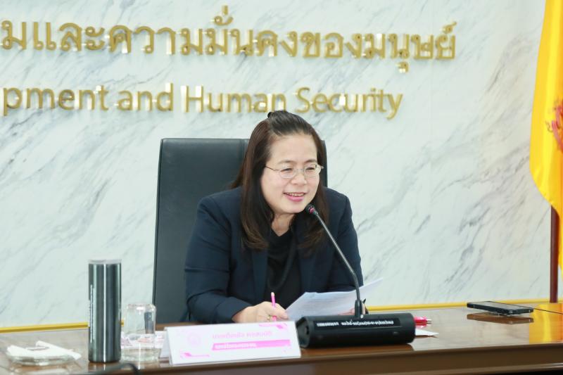 นางเตือนใจ คงสมบั�