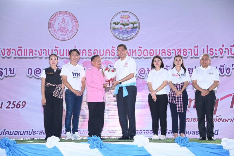 "นิกร" นำทีม พม. �
