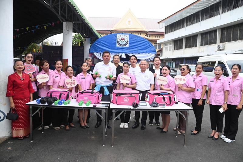 "นิกร" นำทีม พม. �