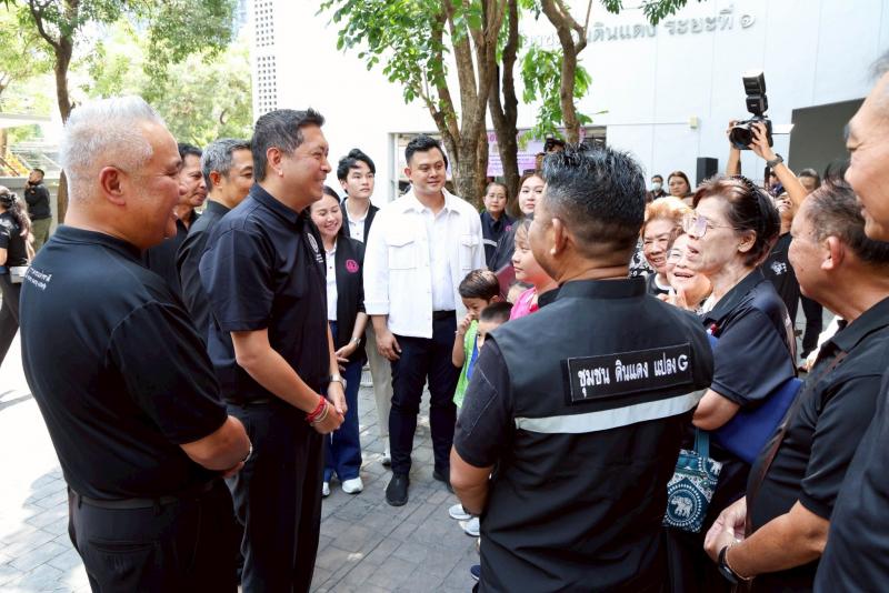 รมว.พม. ลงพื้นที่ต�