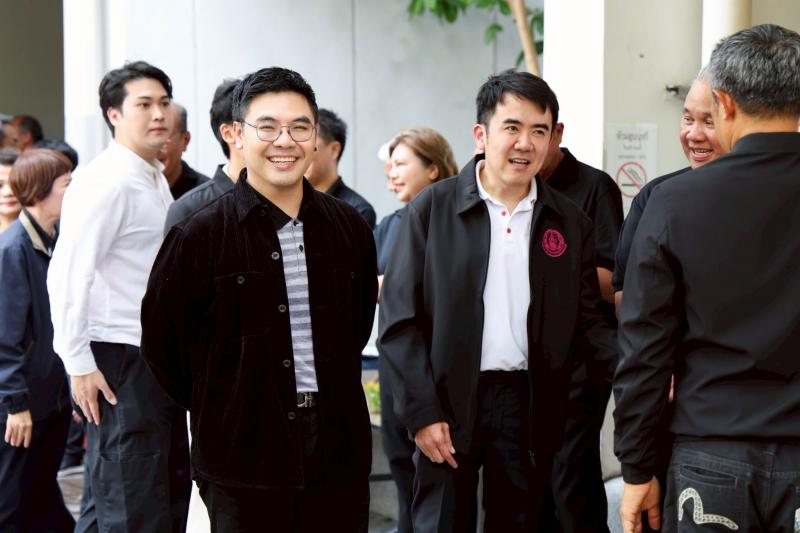 รมว.พม. ลงพื้นที่ต�