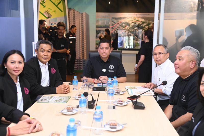 รมว.พม. ลงพื้นที่ต�